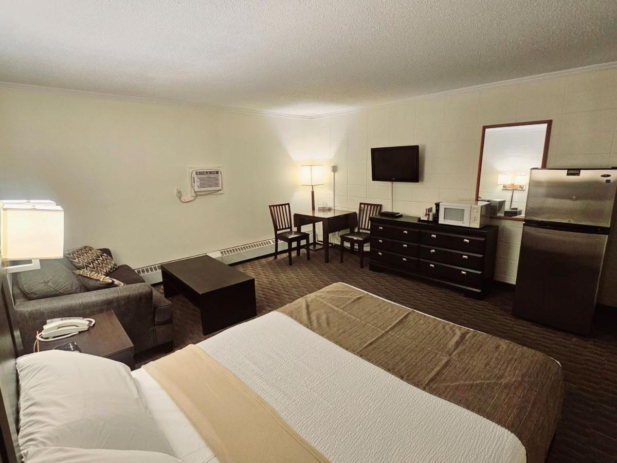 Canadian Motor Inn Grande Prairie Exterior photo